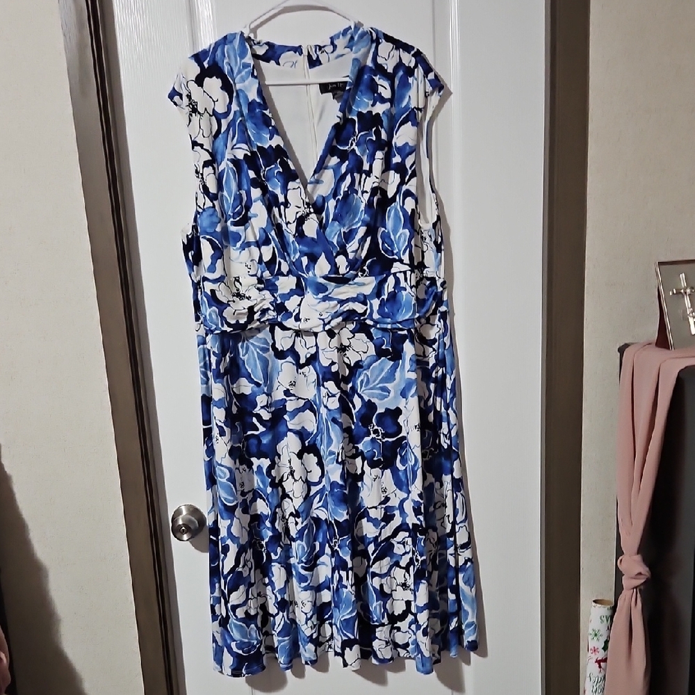 Jessica Howard Blue and White Floral Midi Dress